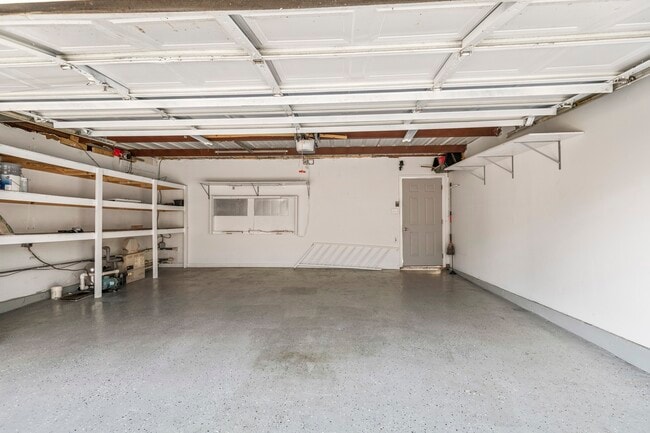 Building Photo - 10788 Briar Forest Dr