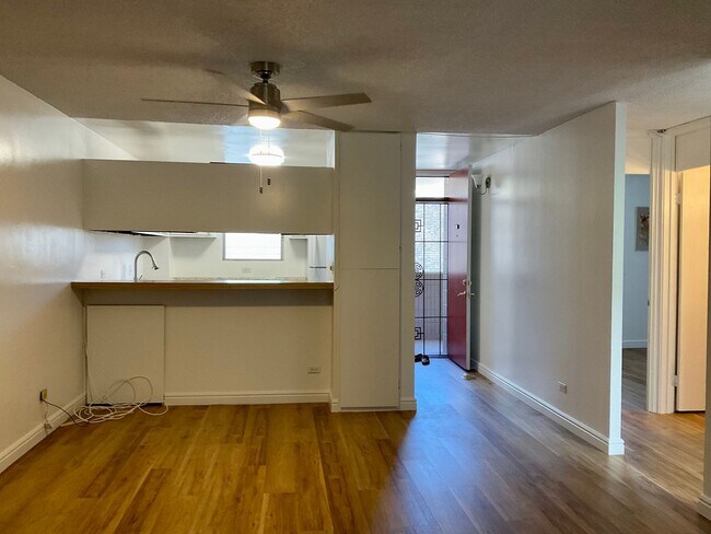 Building Photo - Convenient 2/2/1 with Lanai