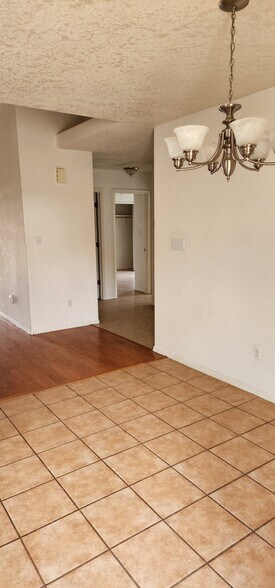 Building Photo - 7109 Tourmaline Rd NE