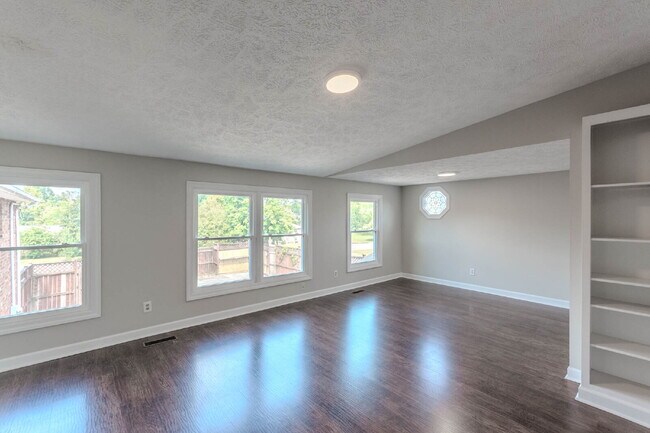 Building Photo - 3123 McGavock Pk