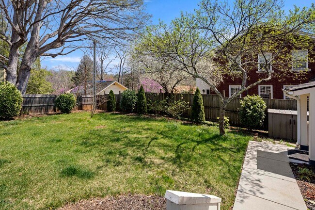 Building Photo - Beautiful Home - Excellent Kenilworth Location!