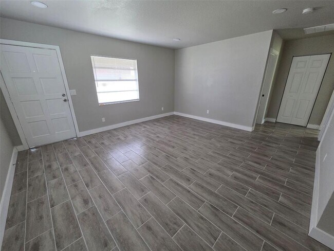 Building Photo - 38300 Henry Dr