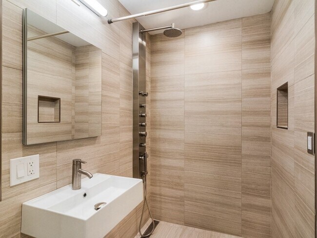 Building Photo - 1060 Beacon St