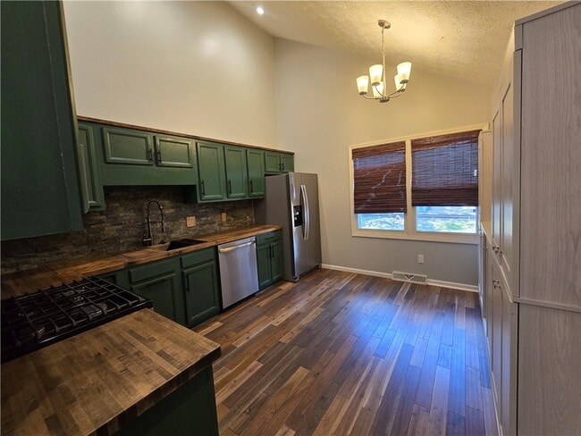 Building Photo - 9 Hepatica Ln