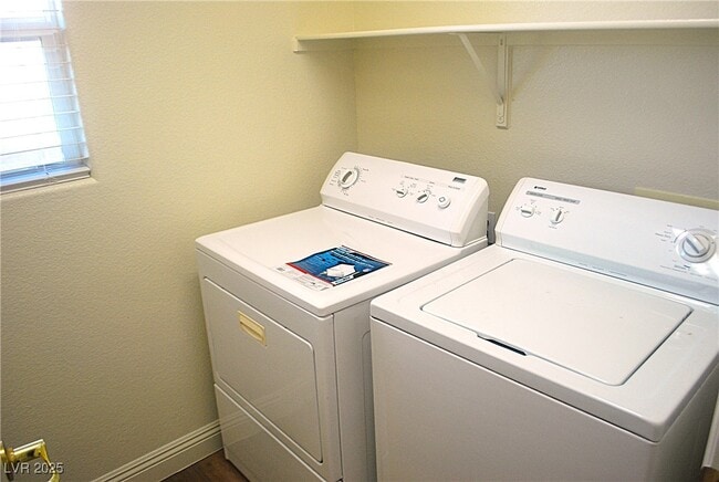 Building Photo - 10031 Cranbrook Falls Ct