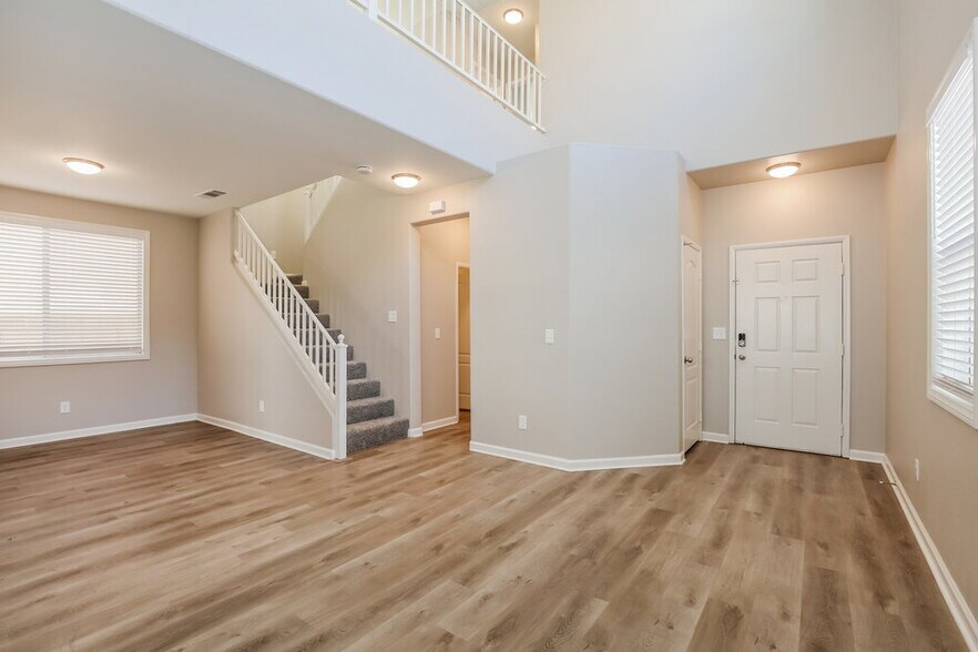 Building Photo - 2178 Polynesia Cir