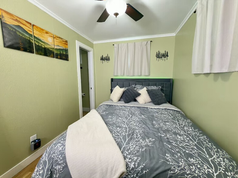 Building Photo - 308 N Foote Ave