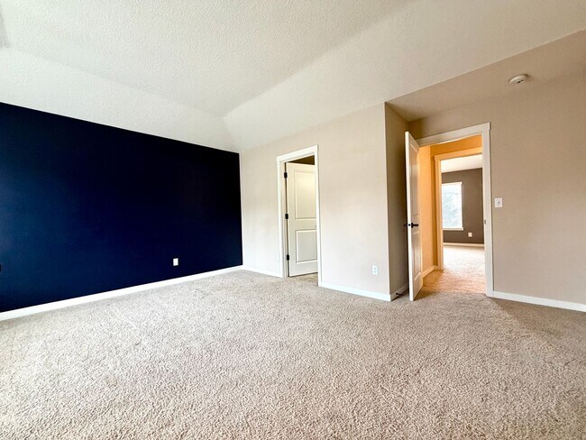 Building Photo - Sophisticated Beaverton Townhome with Mult...
