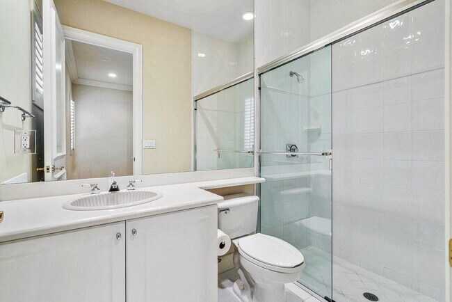 Building Photo - 1831 Sabal Palm Dr