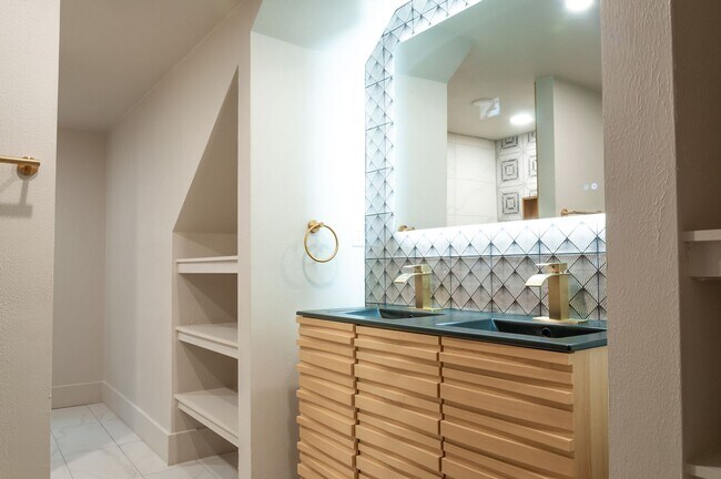 Building Photo - 3br/2bath Custom Remodeled Home Near Okemo