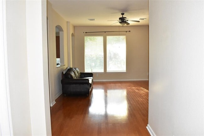 Building Photo - 26422 Meadow Dawn Ln