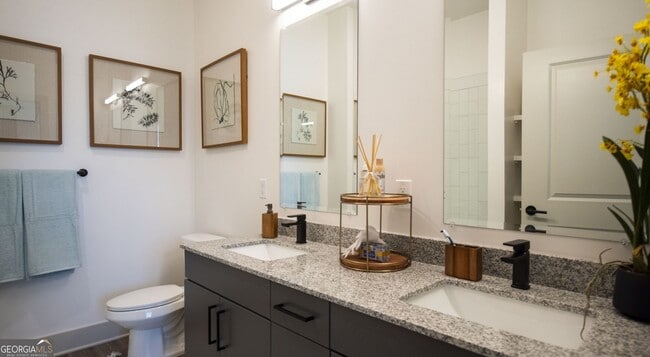 Building Photo - 1000 Rea Dr SW