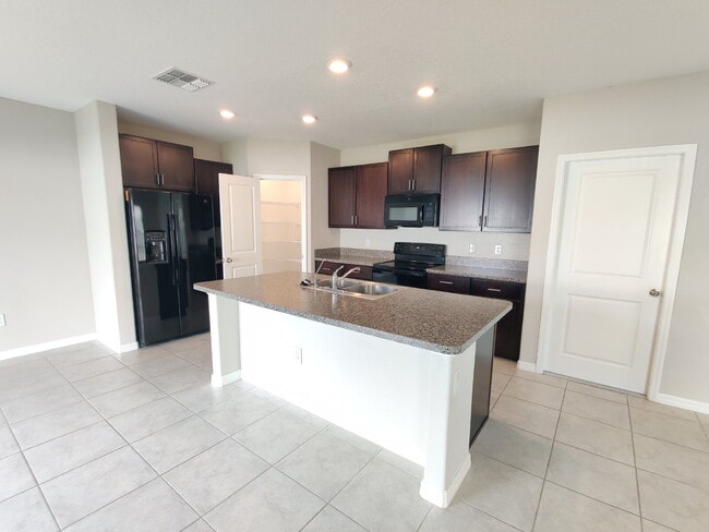 Building Photo - 7127 Samuel Ivy Dr