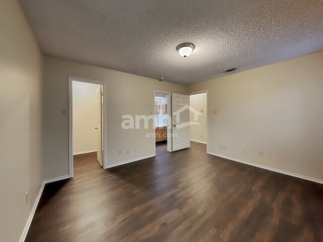 Building Photo - 874 Garden Cir