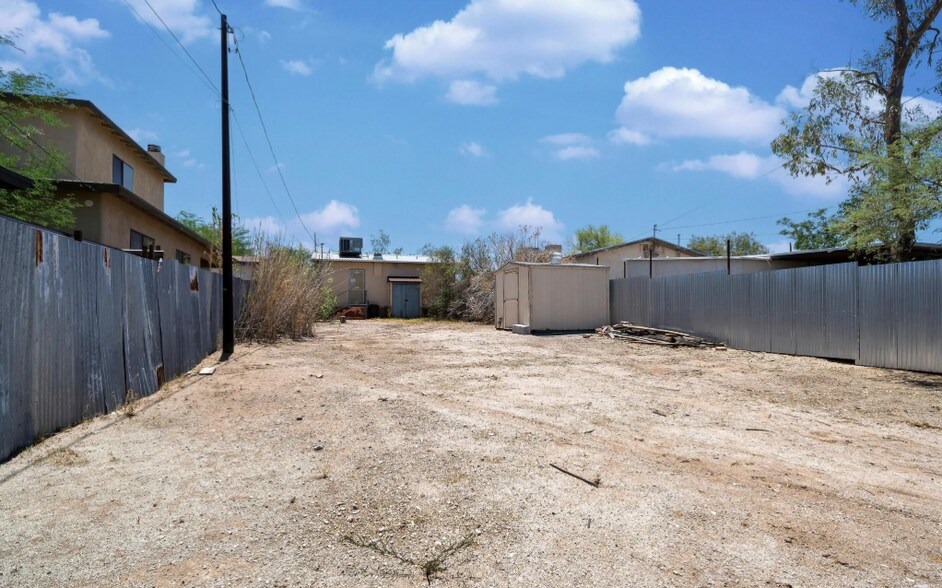 Building Photo - 1035 E Lee St