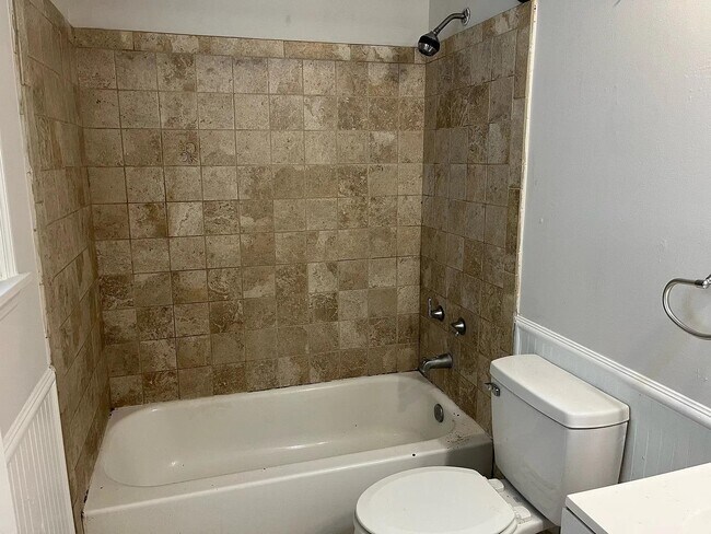 Building Photo - 5826 Eunice Ct