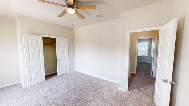 Building Photo - "Spacious 4-Bedroom Killeen Gem with Elega...