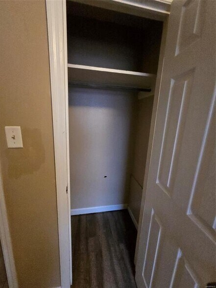 Building Photo - 1809 Midway St