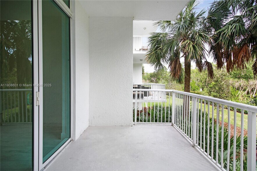 Building Photo - 14951 Royal Oaks Ln