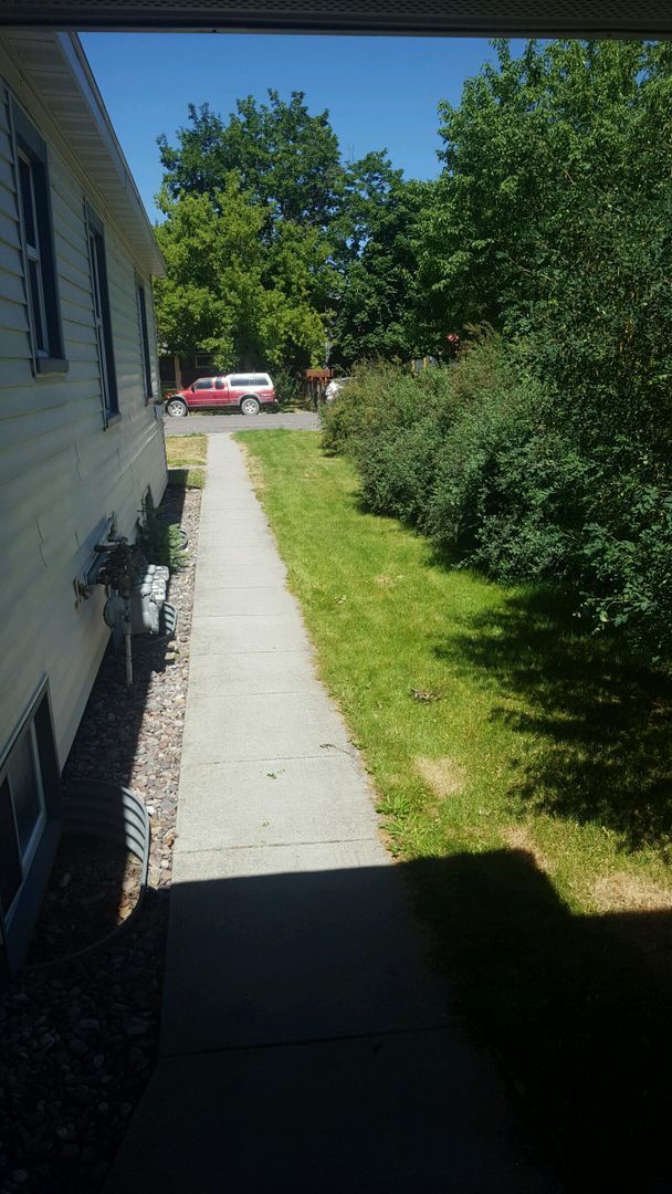Building Photo - Hey Students.  3 bedroom Mid town off Stephens