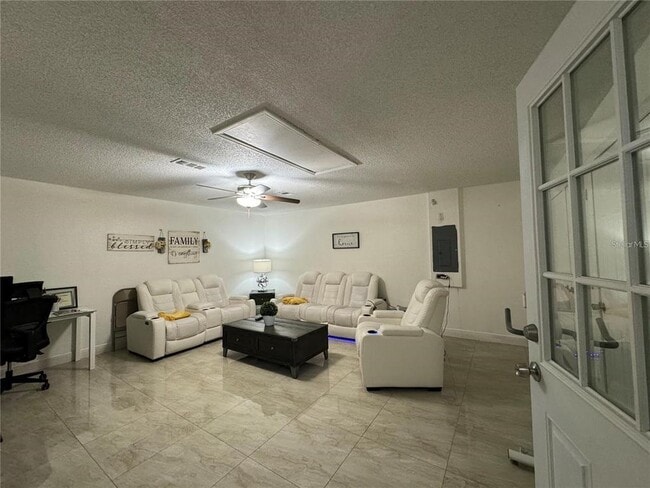 Building Photo - 2112 Jessa Dr