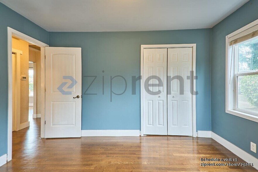 Building Photo - 2418 SE 141st Ave