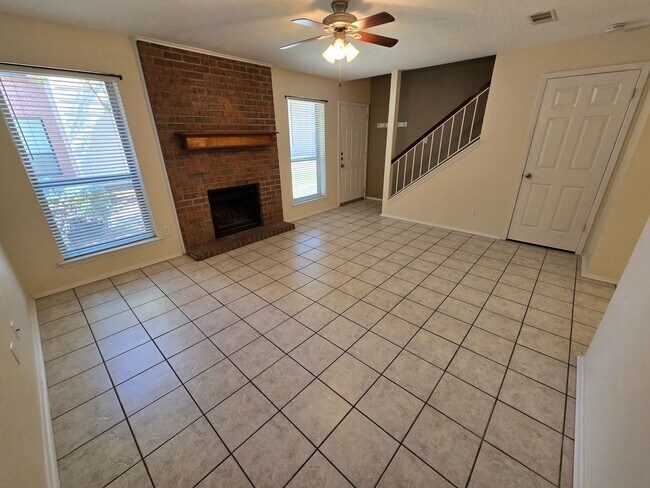 Building Photo - College Station -2 bedroom/ 2.5 bath - 2 story condo -Complex has a Pool.