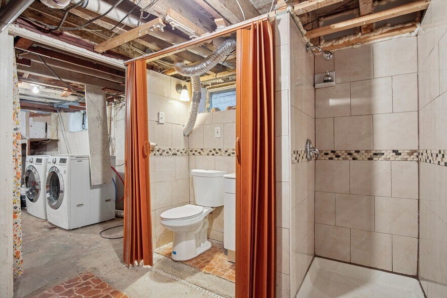 Building Photo - 8237 Brookside Rd