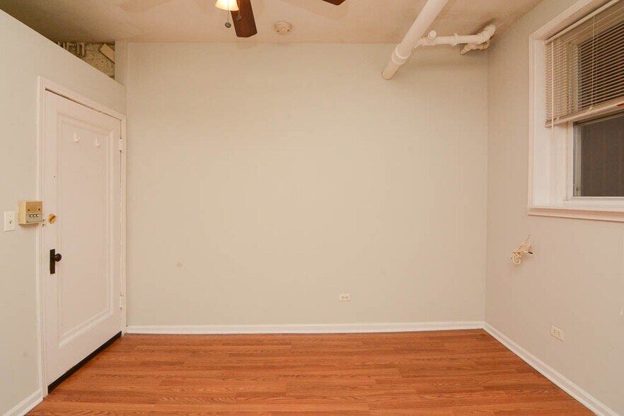 Building Photo - 2849 N Burling St