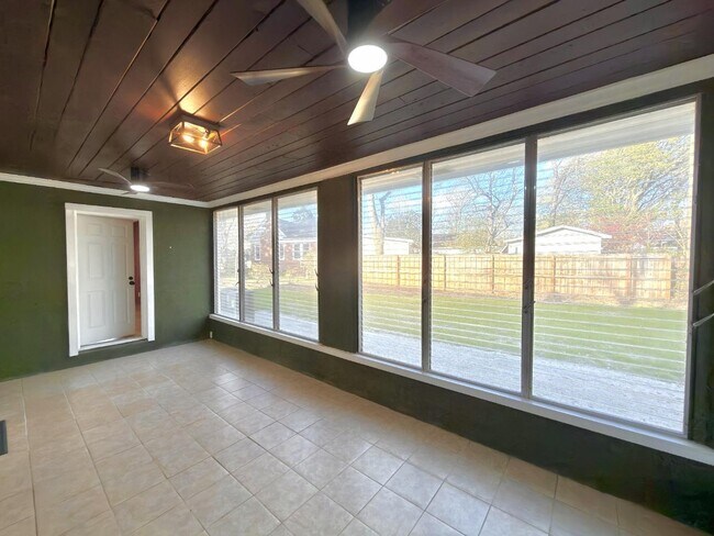 Building Photo - 1216 Eastwood Ave