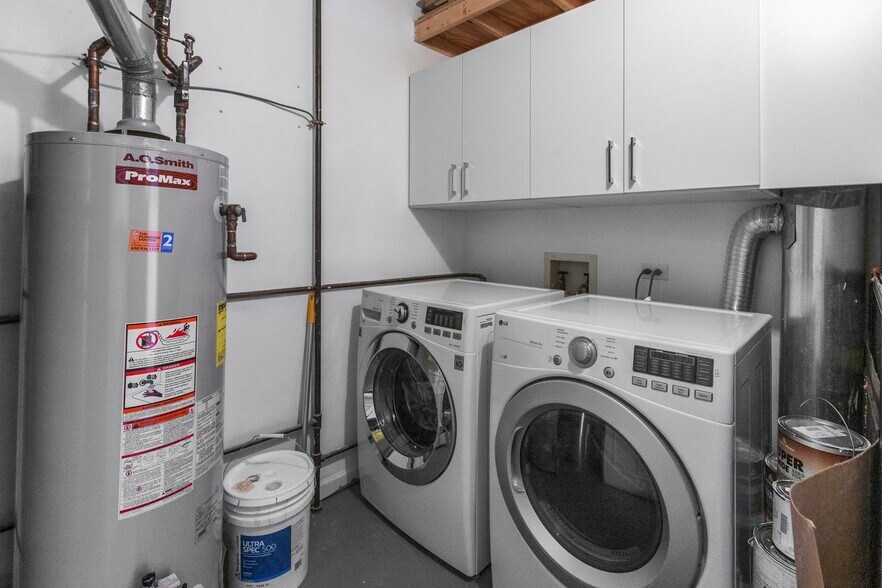 Building Photo - 17 N Loomis St