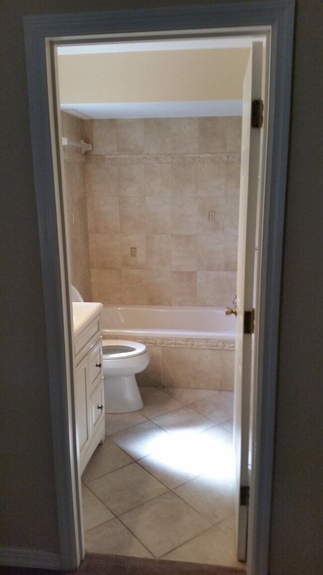 Building Photo - 3 Bed / 2 Bath Home in Venice - Rent with ...