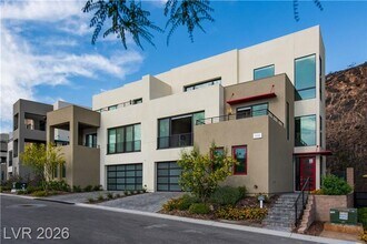 Building Photo - Modern Tri-Story Home in McDonald Highlands