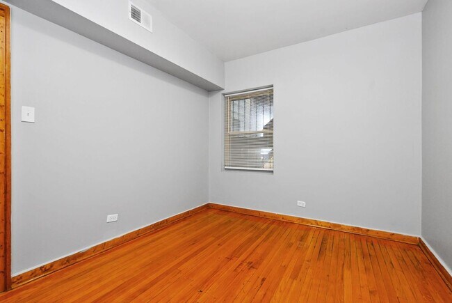 Interior Photo - 60th/Richmond