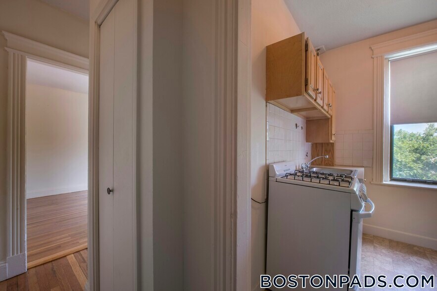 Building Photo - 1148 Commonwealth Ave