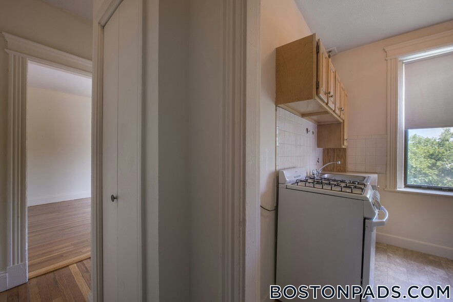 Building Photo - 1156 Commonwealth Ave