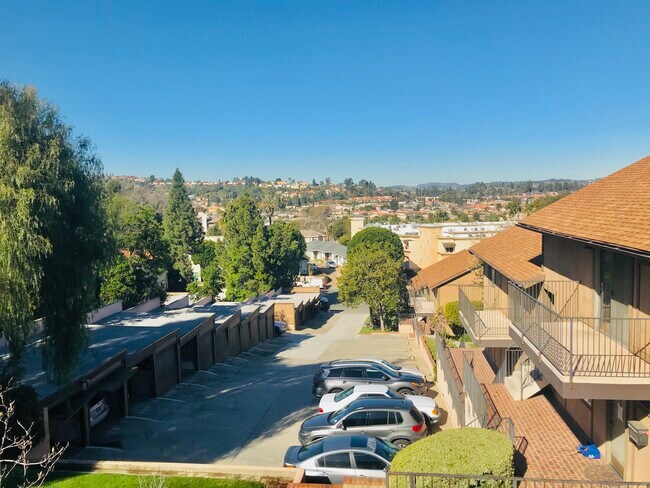 Building Photo - 422 S Garfield Ave