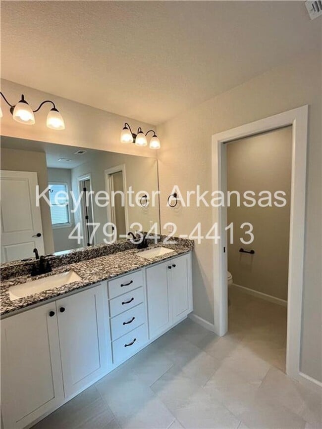 Building Photo - Modern 3-Bed, 2-Bath Home with Fenced Yard
