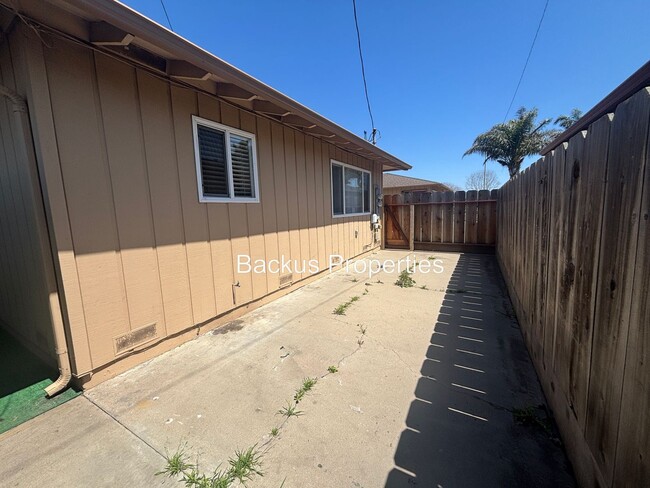 Building Photo - 476 Belmont Dr