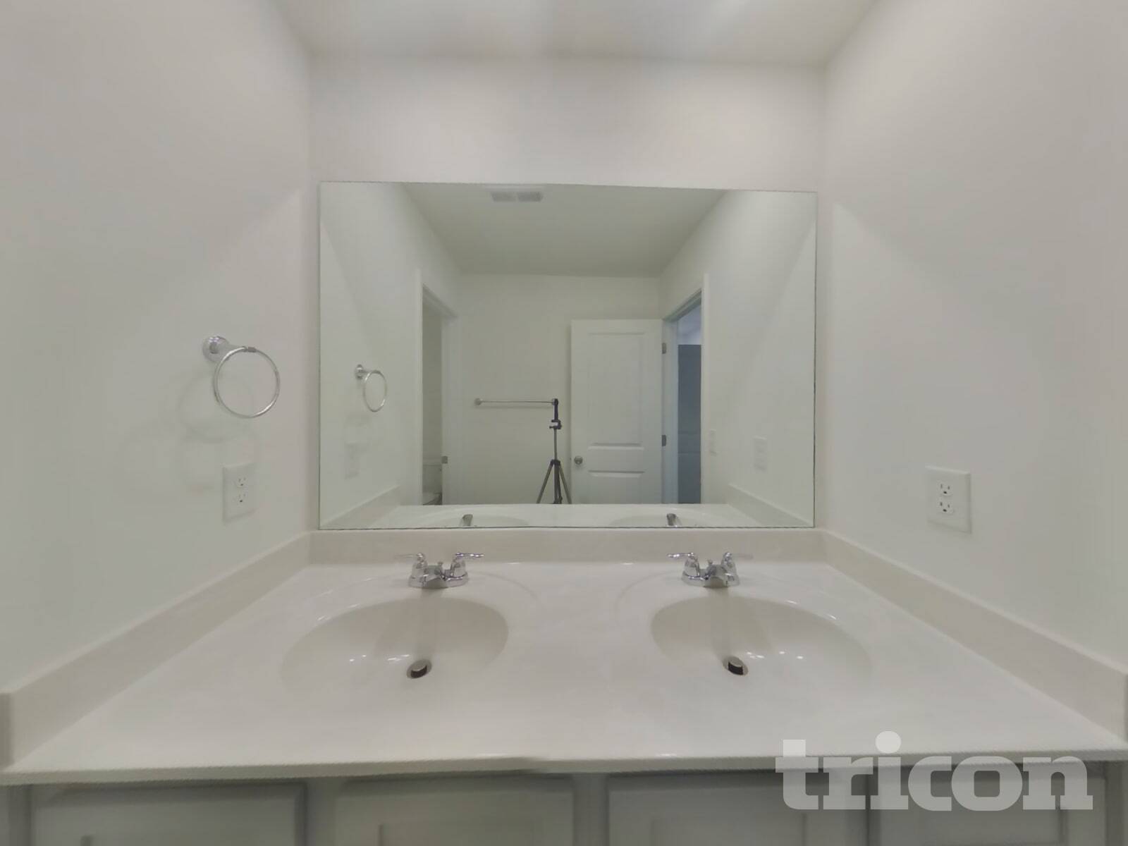 Building Photo - 1940 Logan Ln