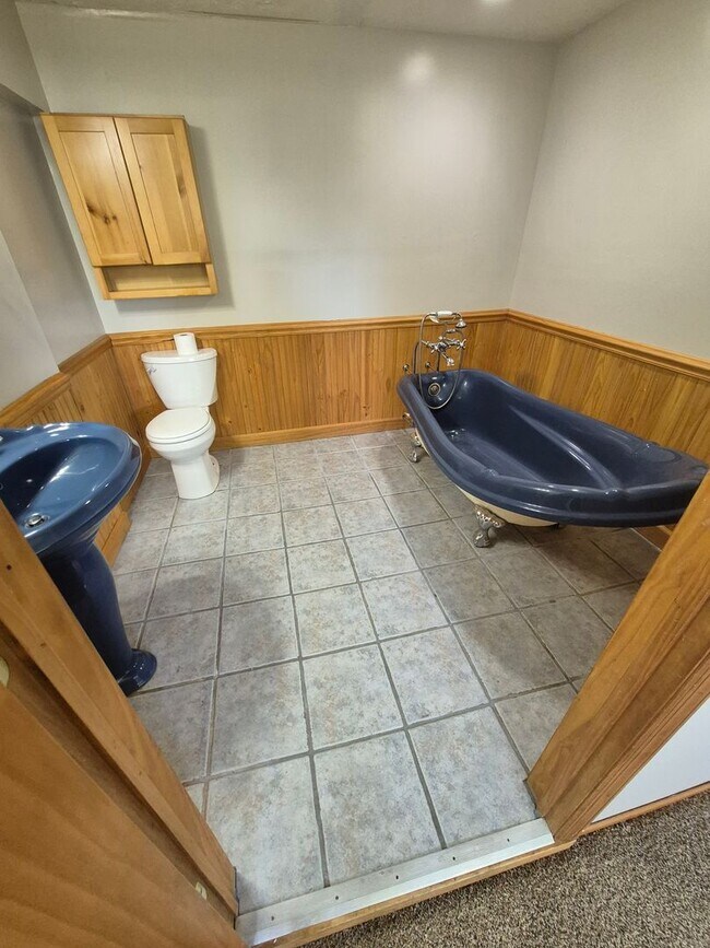 Building Photo - Cozy 4 Bedroom Kettering Home