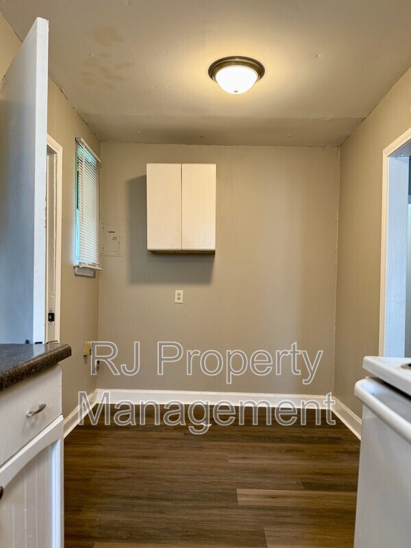Building Photo - 1336 Wrenwood St