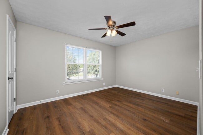 Building Photo - 2426 Willowbrook Dr