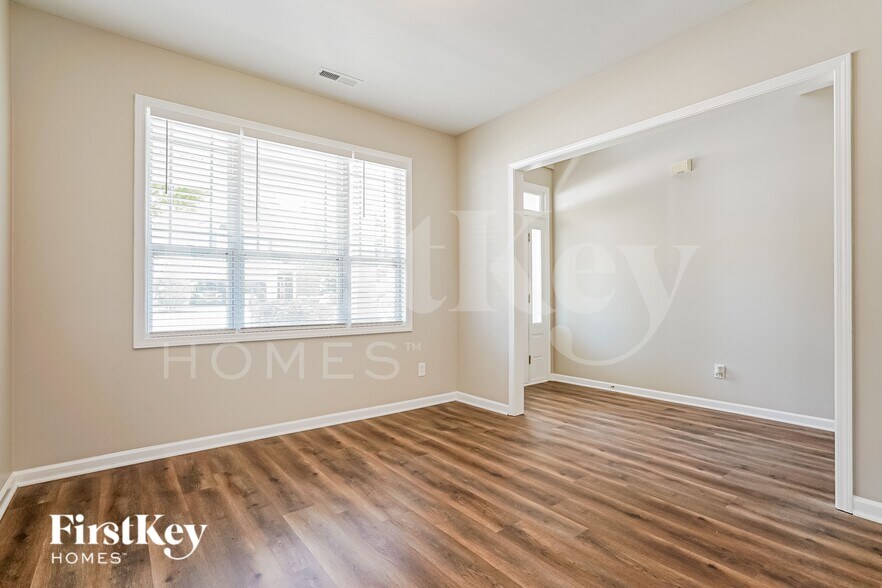 Building Photo - 3253 Groveshire Dr