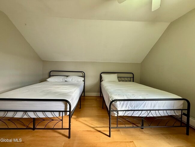 Building Photo - 5 Church St