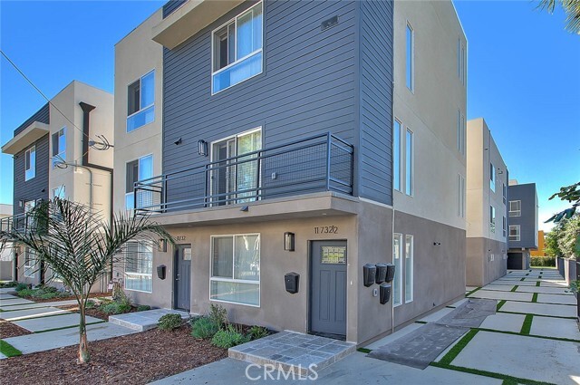 Building Photo - 11732 Hamlin St