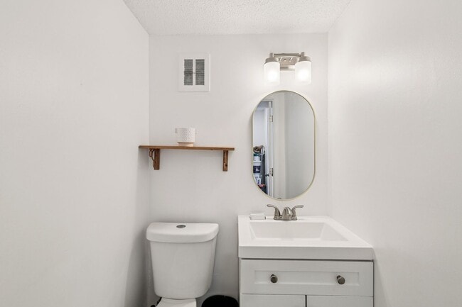 Building Photo - Stunning remodel
