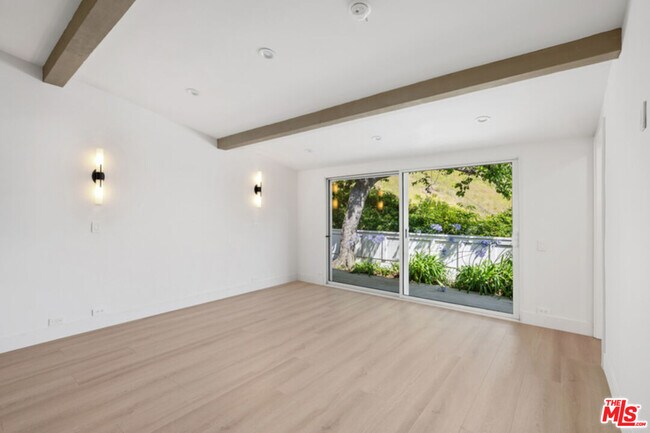 Building Photo - 1190 Bienveneda Ave