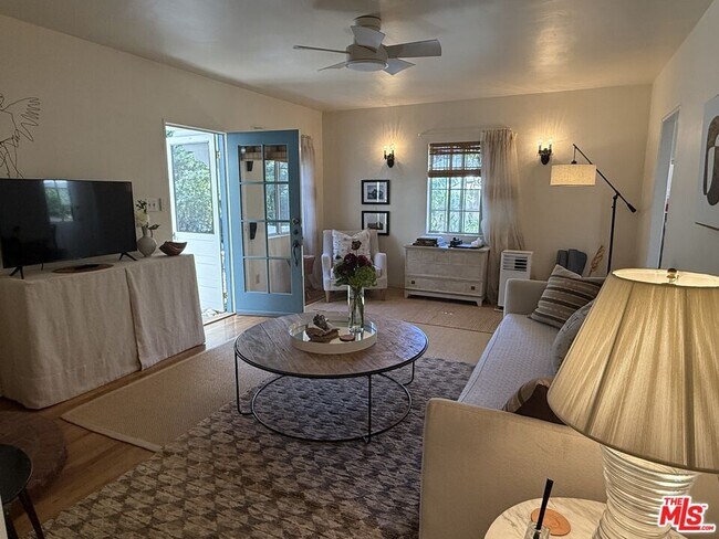 Building Photo - 314 W Aliso St