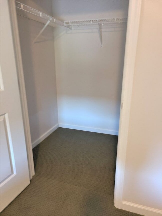 Building Photo - Autumn Pond 1 Bedroom Pet Friendly Apartment